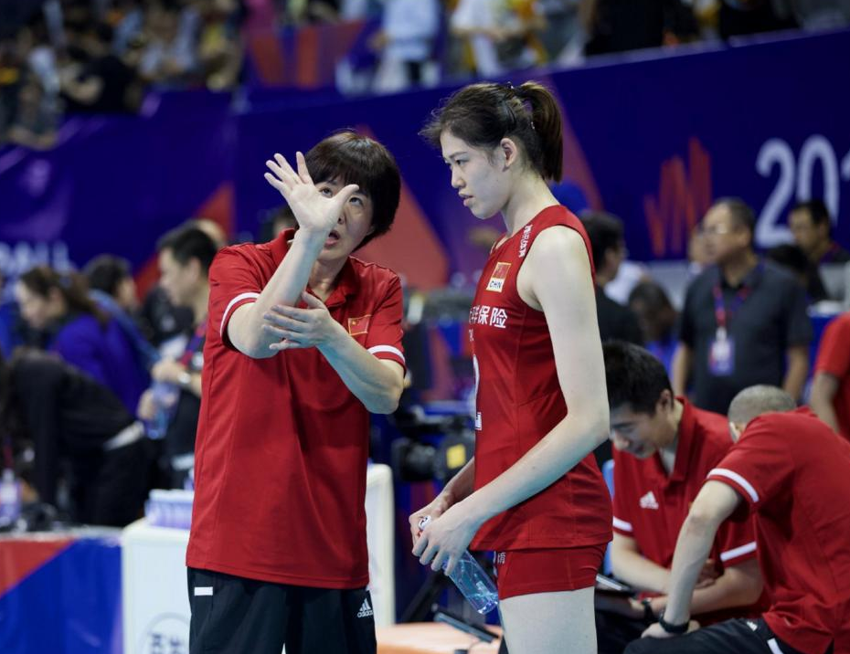 中國女排面臨世錦賽嚴峻挑戰(zhàn)，李盈瑩的回歸之路，穩(wěn)健前行是關(guān)鍵