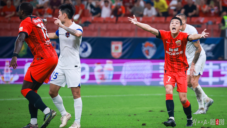 越位瞬間，單刀破門卻無效——么旭辰憾失海港球門