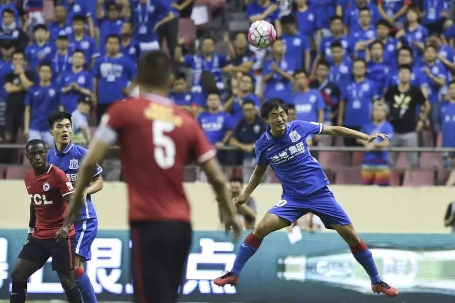 媒體人談王鈺棟手球送點，小動作難逃VAR法眼，球員需自律與尊重