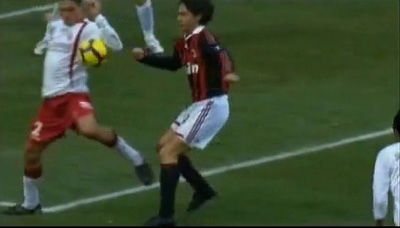 媒體人談王鈺棟手球送點，小動作難逃VAR法眼，球員需自律與尊重