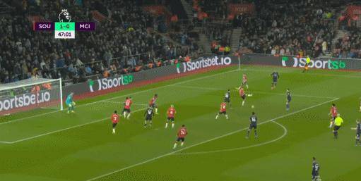 錯失良機！烏多吉精準傳球遭遇帕奎塔意外攔截，約翰遜頭球遺憾出界