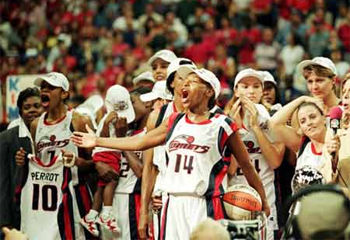 火箭同城球隊四連冠神話與自由人終奪冠，WNBA冠軍之路的輝煌歷程