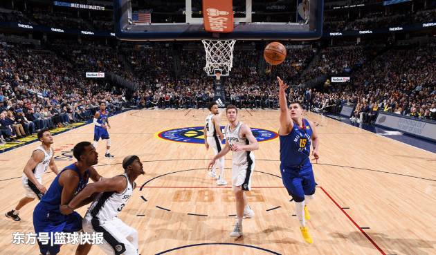 流言板熱議約基奇與珀爾特爾的攻防對決！勾手與轉(zhuǎn)身之間的籃球智慧