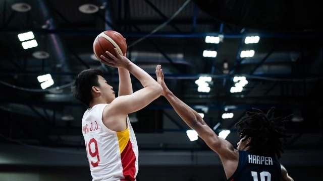 王俊杰的巧妙轉(zhuǎn)身與停球，NBA賽場(chǎng)上的驚喜瞬間