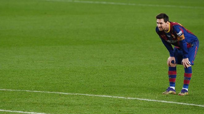 加納喬形象海報(bào)在老特拉福德球場外遭破壞引發(fā)球迷不滿