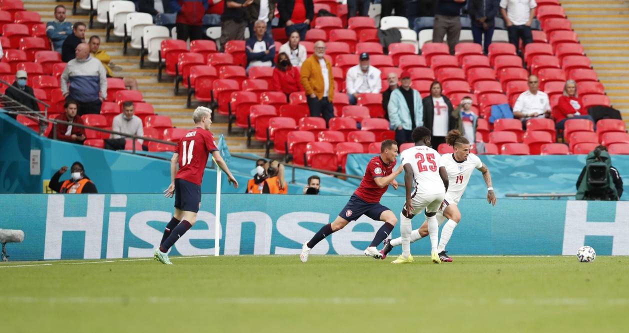 英格蘭足球賽場(chǎng)驚現(xiàn)罕見(jiàn)橫幅!官方展開(kāi)調(diào)查