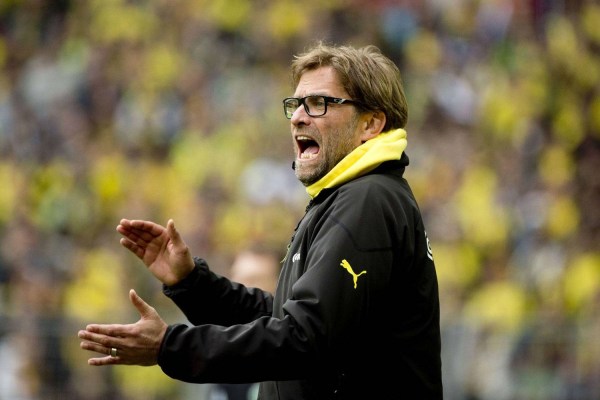 小貝林父親不滿球隊打法引發(fā)爭議，與多特總監(jiān)凱爾激烈爭吵