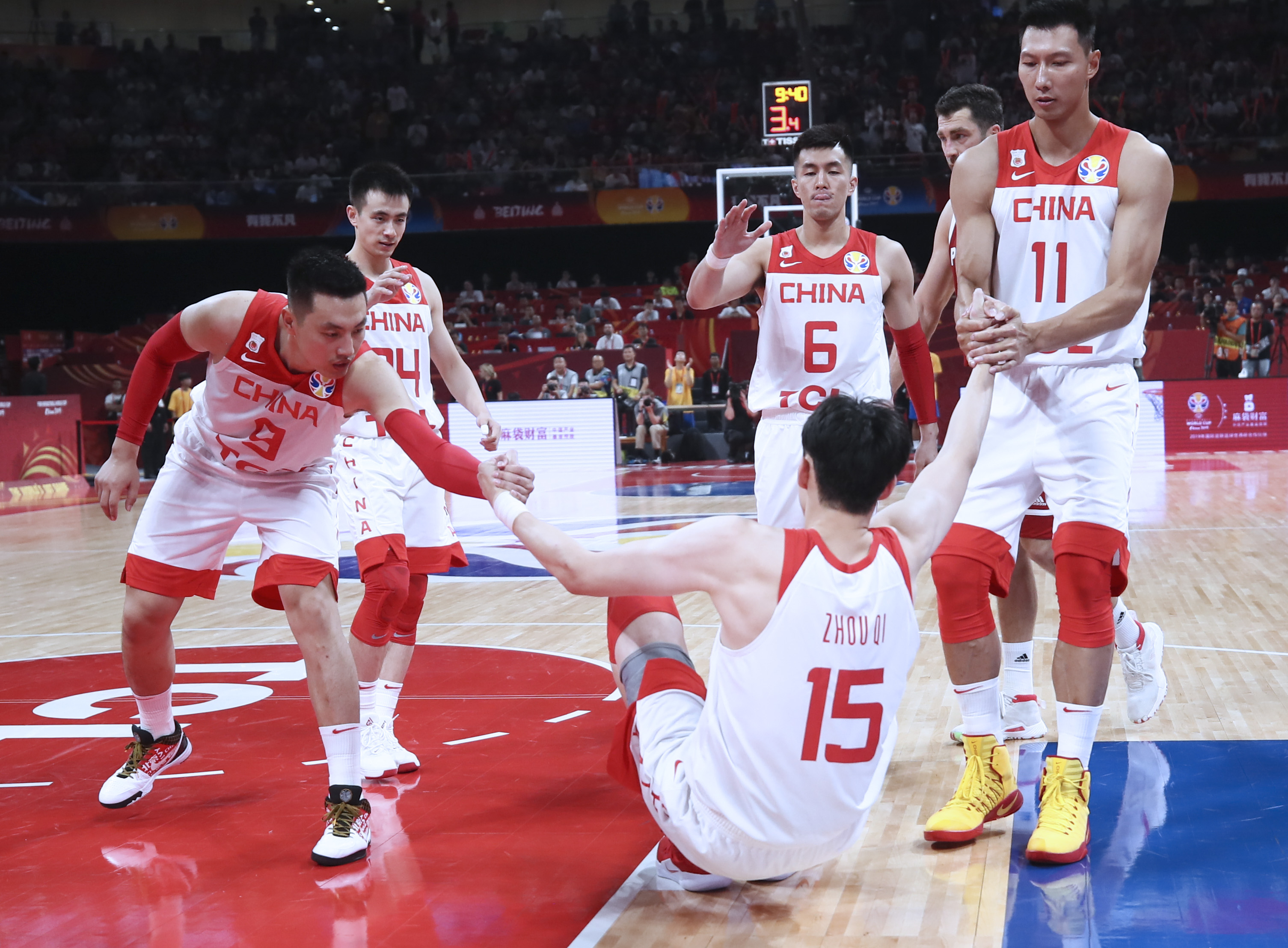 中國男籃時隔十年全勝出線，輝煌重生背后的收獲與啟示