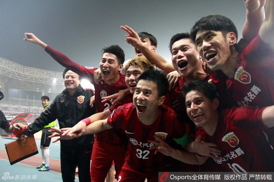 心齊則力聚，南通球迷堅定信念，重返中超舞臺，我們一同見證