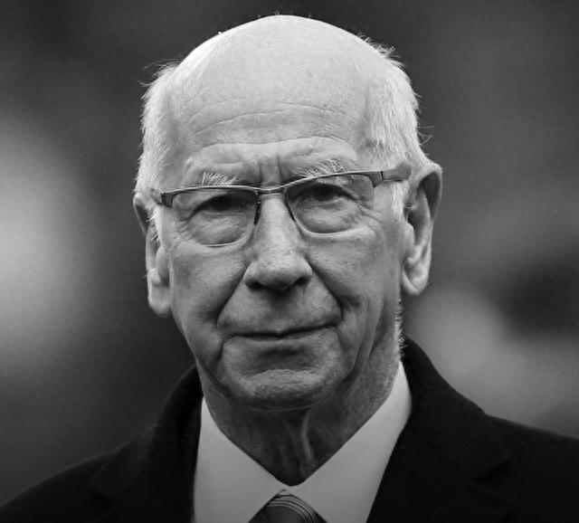 曼聯(lián)傳奇查爾頓離世一周年之際，霍伊倫深情緬懷