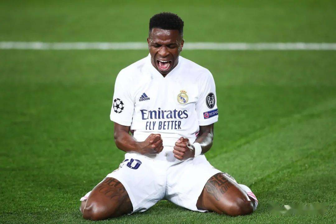 維尼修斯歐冠戴帽驚艷全場(chǎng)，加納喬社媒留言盛贊，偉大的激勵(lì)者