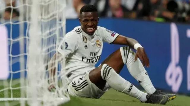 維尼修斯歐冠戴帽驚艷全場(chǎng)，加納喬社媒留言盛贊，偉大的激勵(lì)者