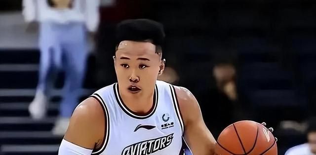 建議，周鵬談籃球態(tài)度，對輸球深感憤怒，籃球事業(yè)需全力以赴