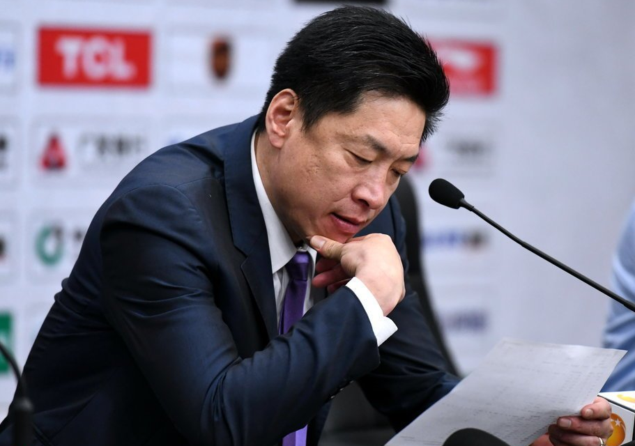 廣廈總經(jīng)理揭秘，季后賽多人帶傷作戰(zhàn)，眾多球員依賴封閉與消炎針奮戰(zhàn)