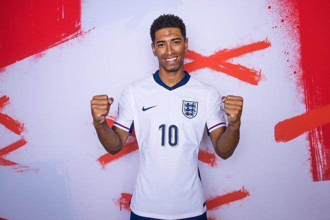 薩拉赫閃耀歐冠賽場，獨(dú)攬九場傳射創(chuàng)紀(jì)錄，成為英格蘭俱樂部首位傳奇