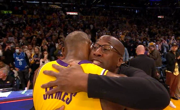 NBA賽場驚現(xiàn)水塘現(xiàn)象，場地故意澆水行為無人監(jiān)管？