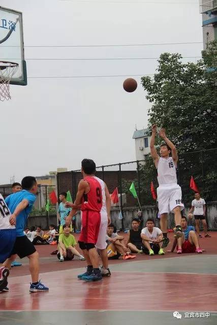 NBA賽場驚現(xiàn)水塘現(xiàn)象，場地故意澆水行為無人監(jiān)管？