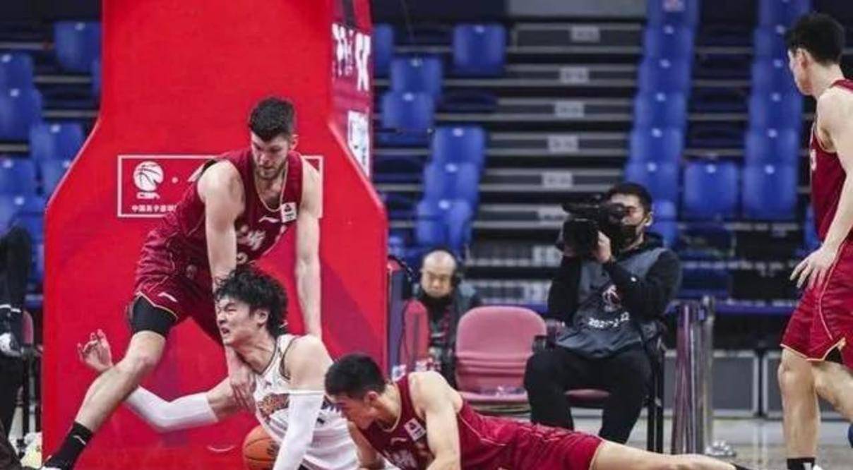 浙江隊與津門虎激戰(zhàn)，裁判安排揭曉，沈寅豪主裁，徐強(qiáng)強(qiáng)擔(dān)任VAR