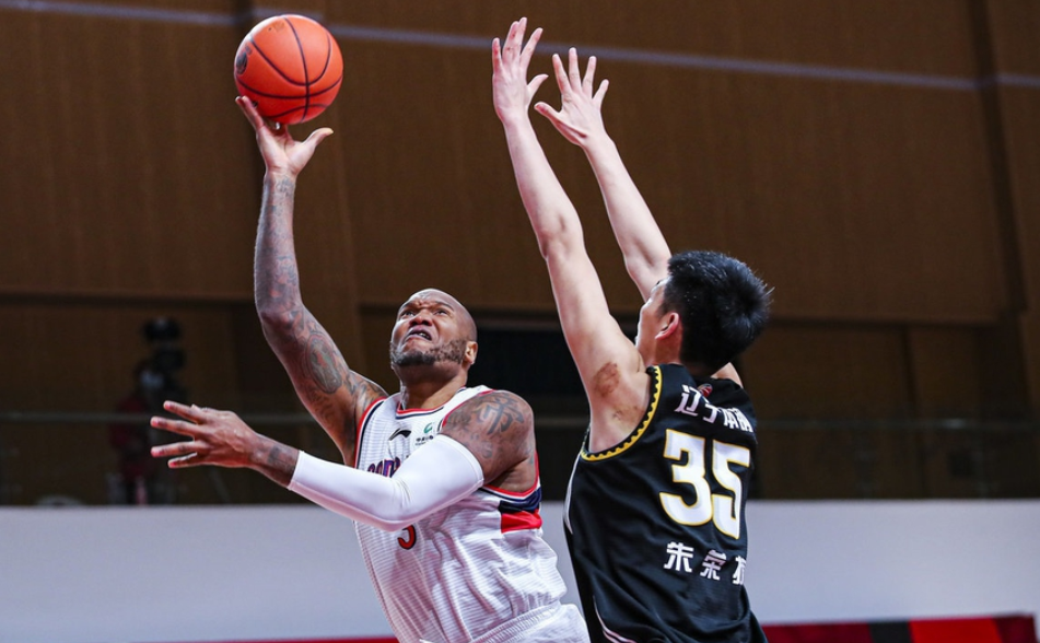 蘇群爆料引發(fā)爭(zhēng)議，郭士強(qiáng)對(duì)喬爾杰維奇的質(zhì)疑與姚明的提前離任之謎