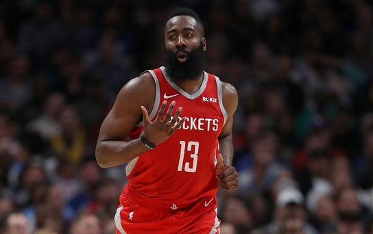 狄龍遇強(qiáng)敵，小皮蓬展現(xiàn)硬實(shí)力，一記頂撞上籃引爆NBA流言板