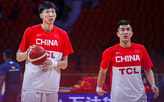 郭艾倫和周琦攜手解說(shuō)，見(jiàn)證亞洲籃球巔峰之戰(zhàn)，重溫NBA榮耀歲月