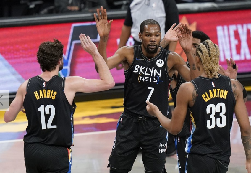 佩里閃耀全場，31分14籃板，引領(lǐng)球隊(duì)走向勝利的關(guān)鍵之戰(zhàn)