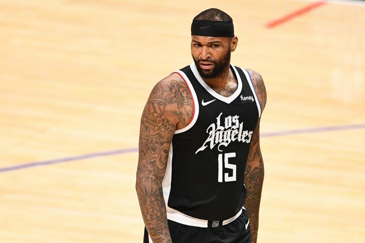 又一個(gè)特別的夜晚，NBA巨星凱恩的十場(chǎng)精彩表現(xiàn)與收藏用球自拍照