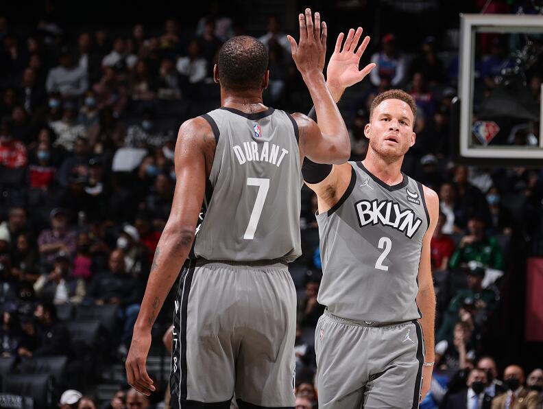 勇士兩連勝背后的秘密，首發(fā)三節(jié)打卡下班，究竟能引領(lǐng)他們走向何方？