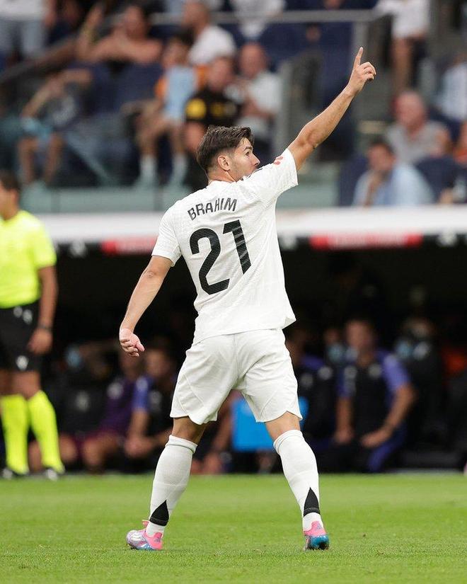 恩德里克閃耀歐冠首秀，18歲小將恩德里克迎來(lái)皇馬生涯首次先發(fā)