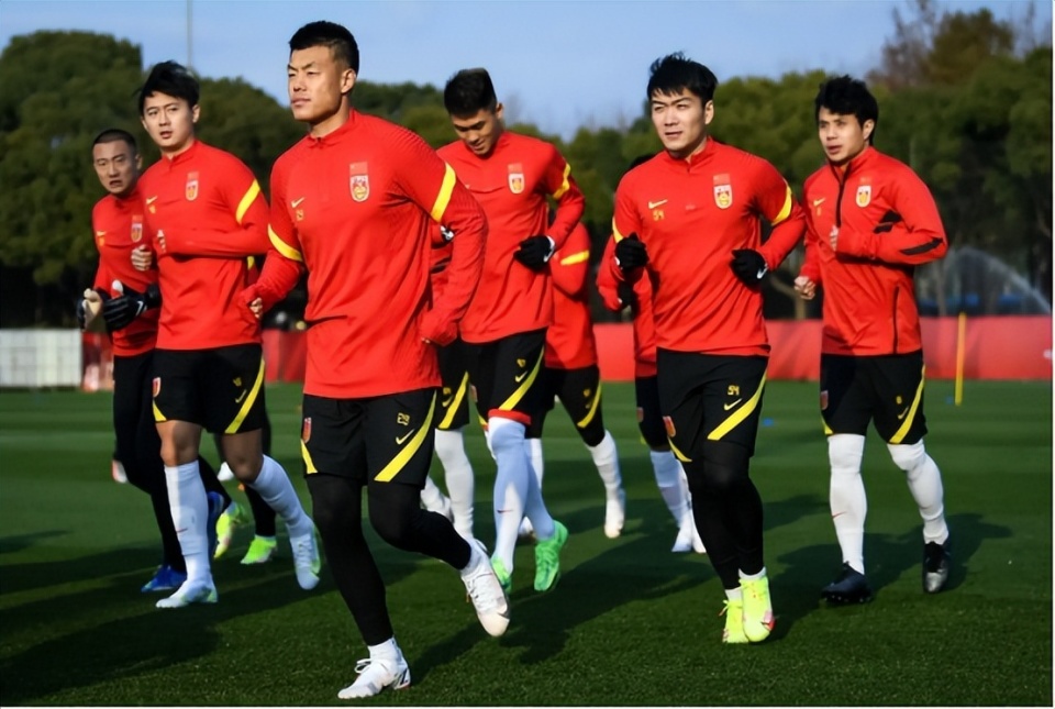 國足征戰(zhàn)18強(qiáng)賽，歷練為主，爭小組第四存疑——專訪記者解讀