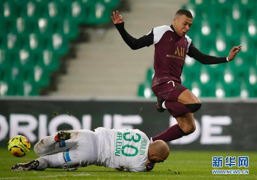 巴黎圣日耳曼門將特納斯與比利亞雷亞爾深入談判，轉(zhuǎn)會(huì)進(jìn)展順利引發(fā)熱議