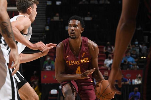 手感冰涼！雄鹿新秀AJ遭遇投籃困境，挑戰(zhàn)與機(jī)遇并存