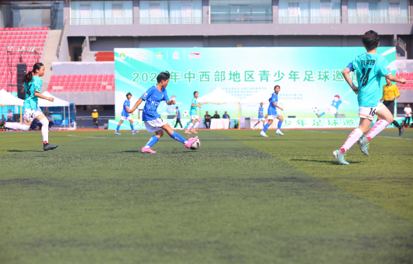 讓綠茵逐夢少年為家鄉(xiāng)代言 ——中西部地區(qū)青少年足球邀請賽興義揭幕