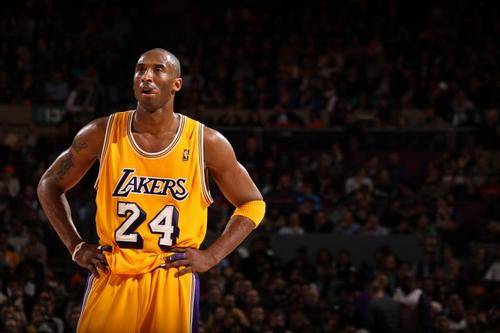 賈科比上賽季時裝秀風(fēng)采再現(xiàn)，[流言板]猛龍官方曬照掀起熱潮