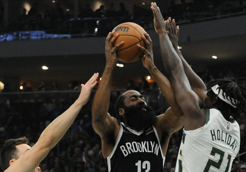 愛(ài)德華茲半場(chǎng)獨(dú)攬14分，全場(chǎng)最高引領(lǐng)球隊(duì)前行