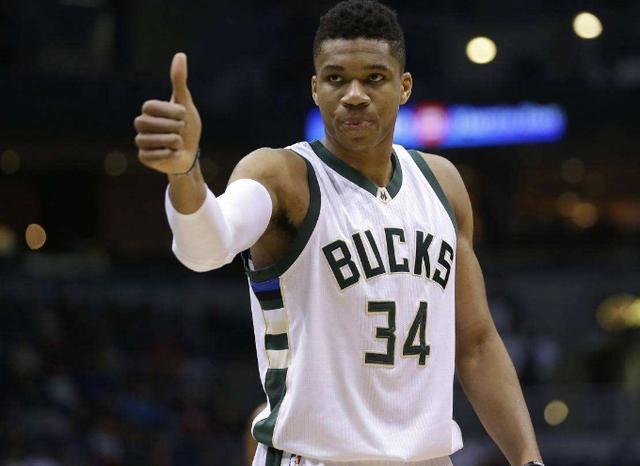 字母哥震撼籃下，無人能擋的暴扣王者——NBA賽場上的得分狂歡