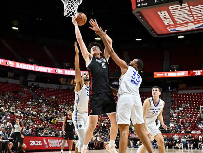 楊瀚森夏聯(lián)展現(xiàn)全面實力，場均得分破雙，蓋帽引領防守新篇章