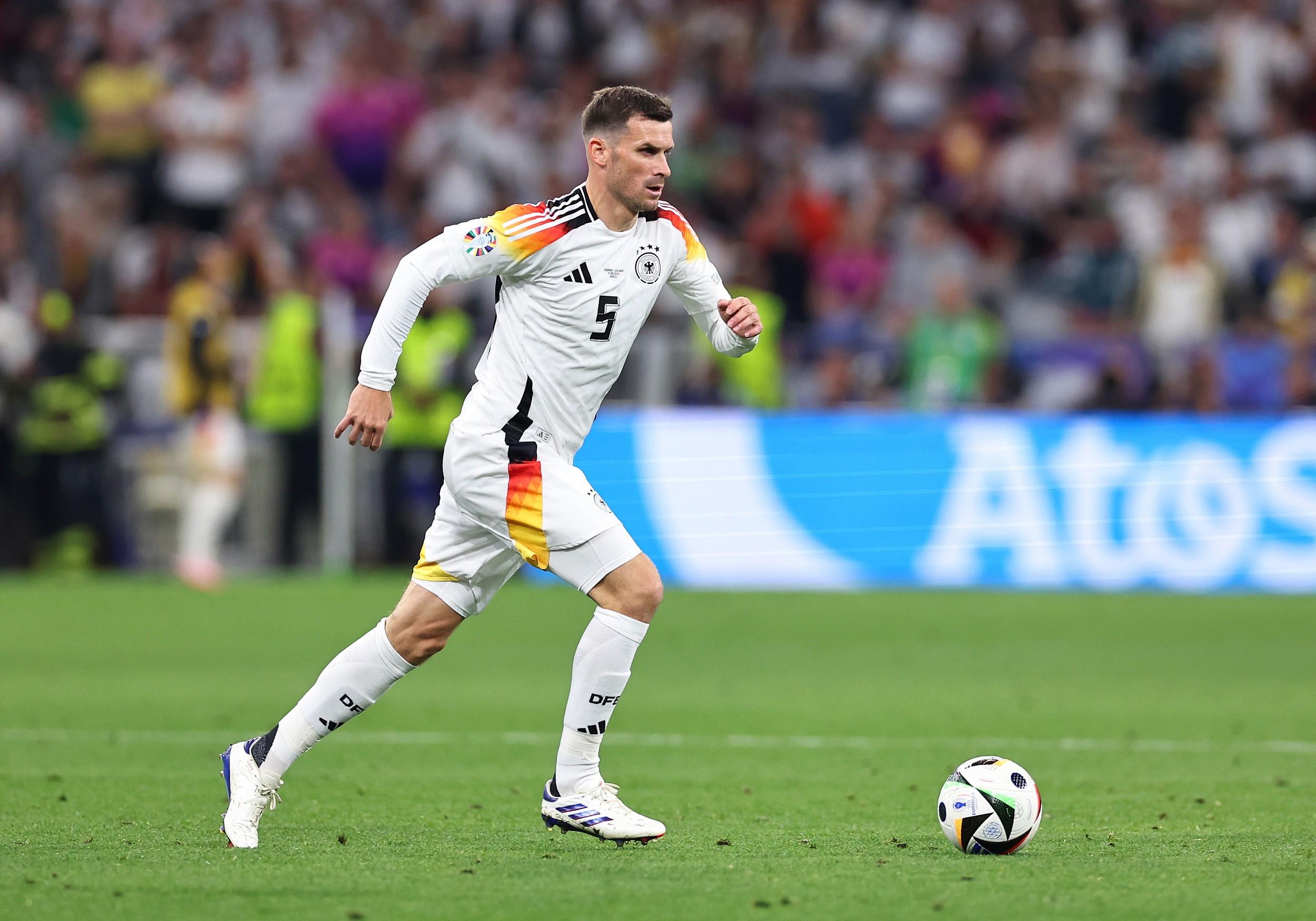 建議，格羅斯尋求雙贏局面，公開表態(tài)推動與多特續(xù)約，不愿成為球隊(duì)負(fù)擔(dān)