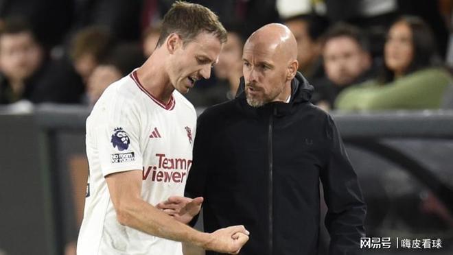 滕哈赫布陣迎戰(zhàn)布倫特福德，埃文斯或出任左后衛(wèi)重塑曼聯(lián)防線