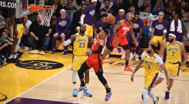 寶馬組合首秀遭遇滑鐵盧，投籃失準失誤連連，文班鐵匠表現令人大跌眼鏡