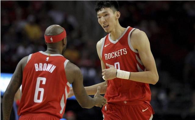 建議，王奕博轉會青島男籃遭遇雙重身份困境，體制難題阻礙轉會進程