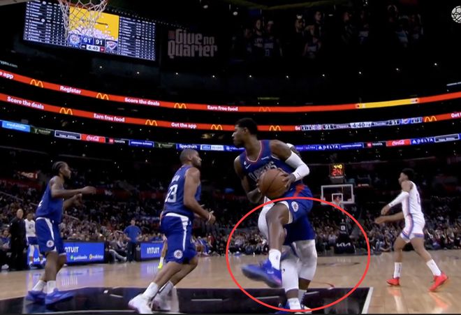 喬治戴護膝夜店排隊，左膝手術僅26天恢復，美媒呼吁早日康復