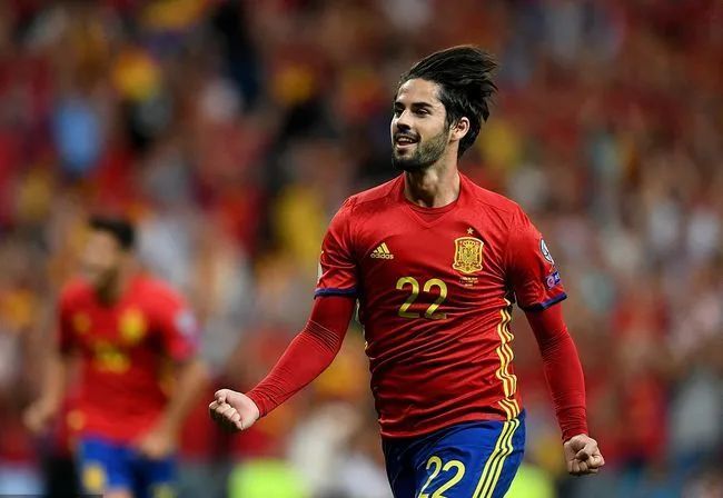 維拉有意桑喬與曼聯(lián)瞄準(zhǔn)大馬丁，轉(zhuǎn)會傳聞背后的薪酬對比與未來展望