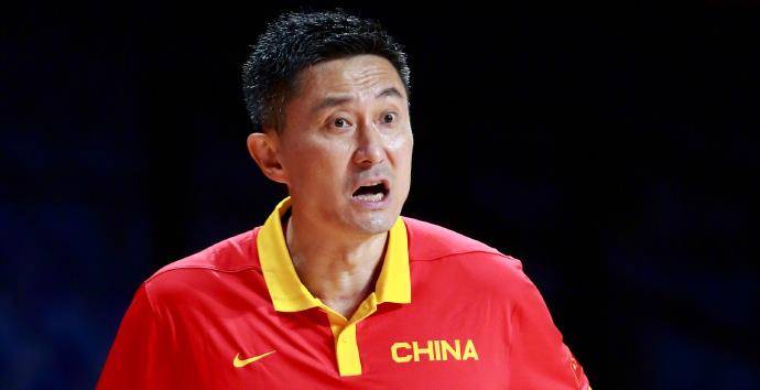 鞏曉彬，歸化并非長久之計，中國籃球之根在青訓(xùn)