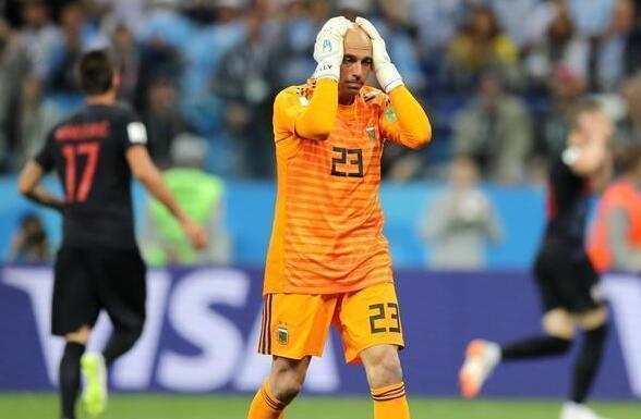 薩拉赫遠(yuǎn)射失誤，梅里諾后場(chǎng)接球險(xiǎn)些送禮——NBA賽場(chǎng)上的驚險(xiǎn)瞬間