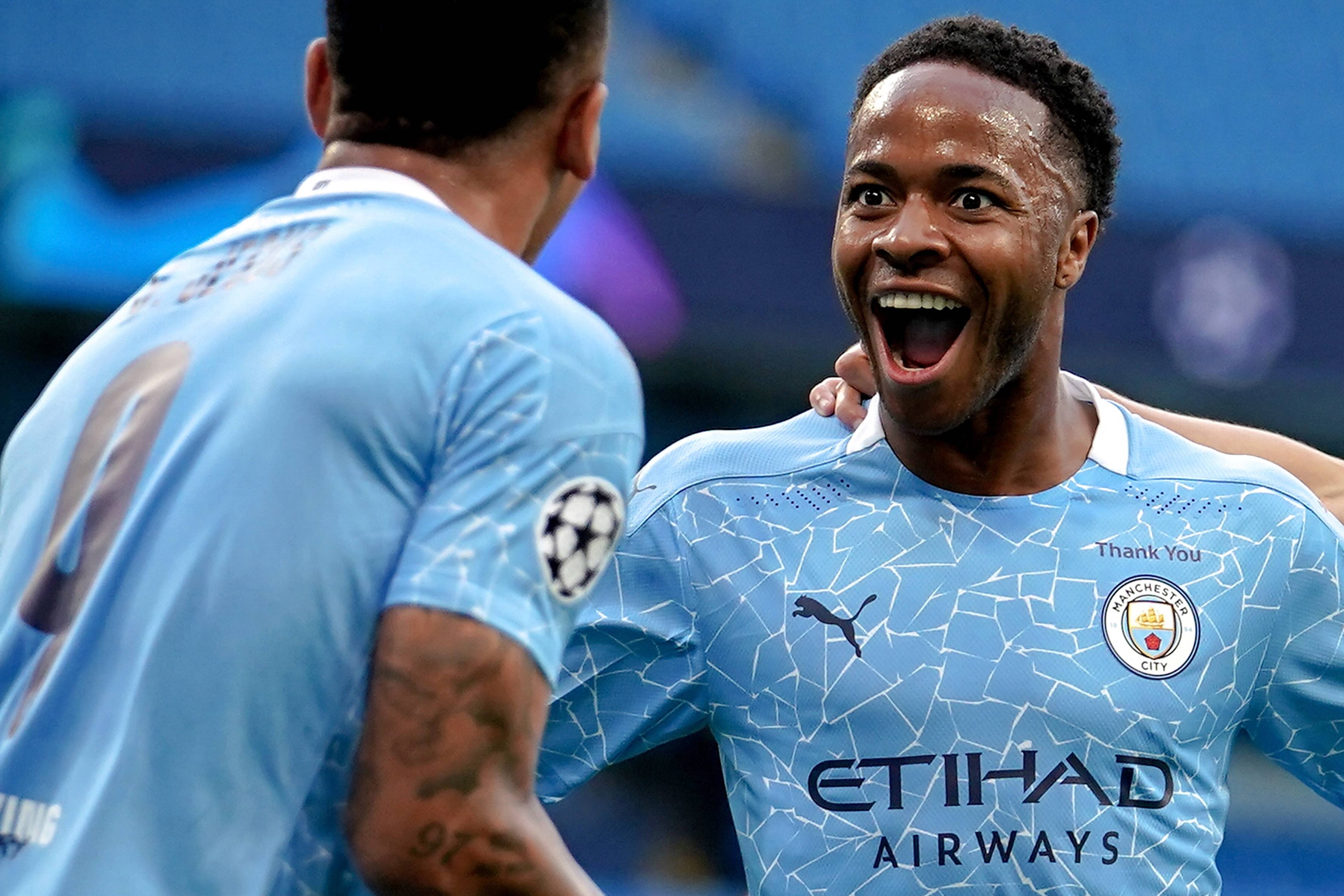 小崔進球后隊友熱烈慶祝！主帥贊賞，在享受比賽的同時以正確方式做事