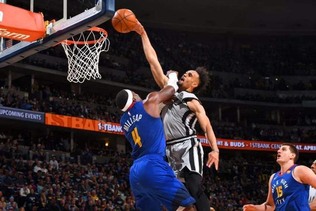 「壓哨三分破天際，懷特星光照聯(lián)盟！」——NBA賽場(chǎng)上的超遠(yuǎn)三分傳奇