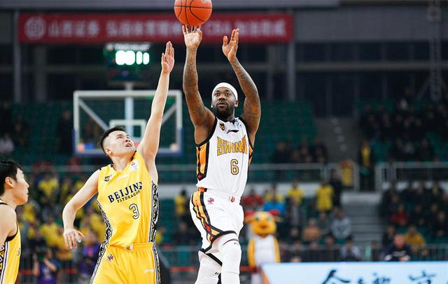 施羅德展現(xiàn)絕殺本領(lǐng)，德國(guó)男籃熱身賽以106分險(xiǎn)勝對(duì)手