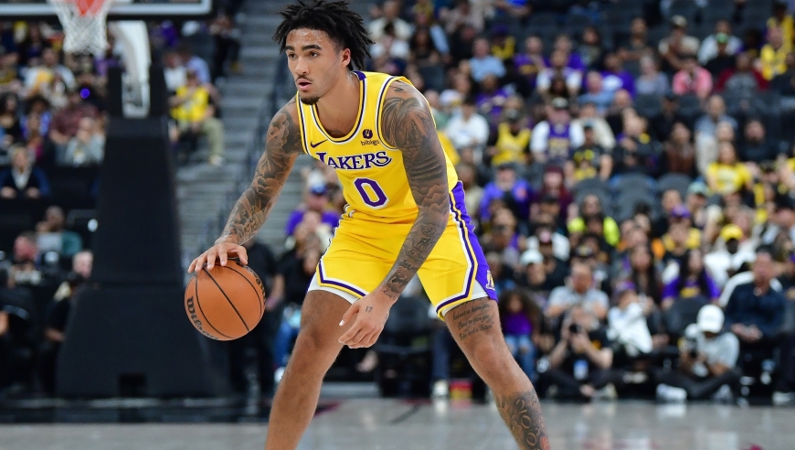 B席薩維尼奧的神奇撲救與若澤薩的迅速反應——NBA賽場上的精彩瞬間