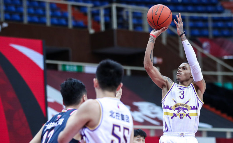 蘇群熱議中國(guó)男籃歸化小外援策略，核心后衛(wèi)助力，隊(duì)伍實(shí)力將躍升新臺(tái)階